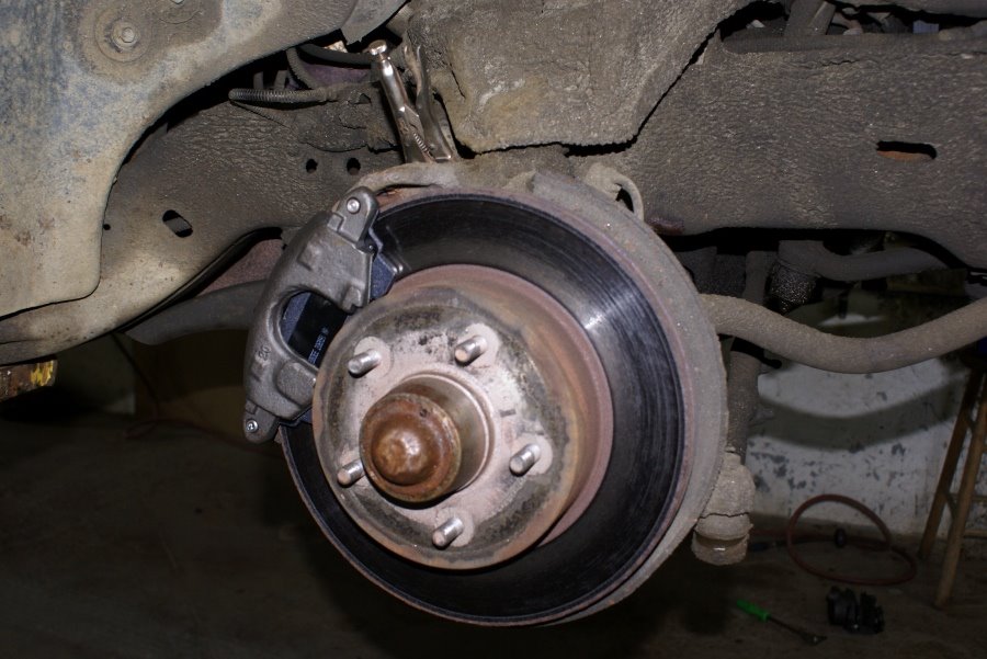 [4+ehblog+New+Calipers+for+the+Buick+and+note+the+clean+floor+at+the+garage+they+run+a+tight+ship+at+Fergusons+Automotive+no+lie.JPG]