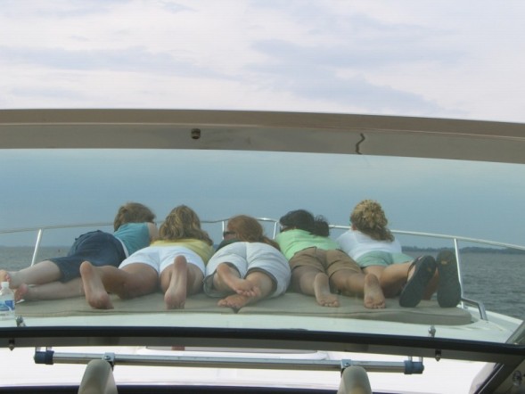 [boat+girls+on+front.jpg]