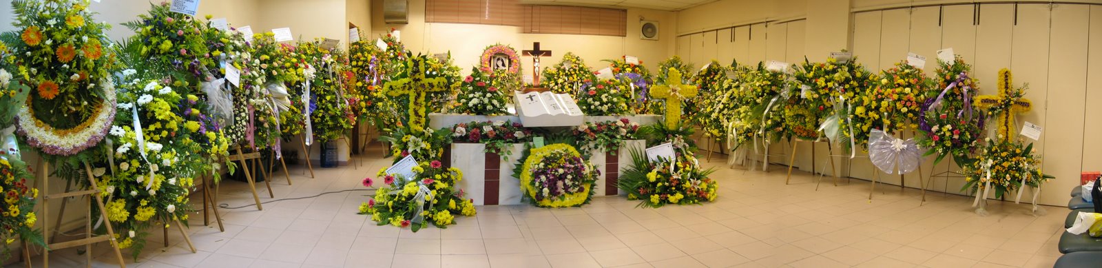 [Funeral+Flowers.jpg]