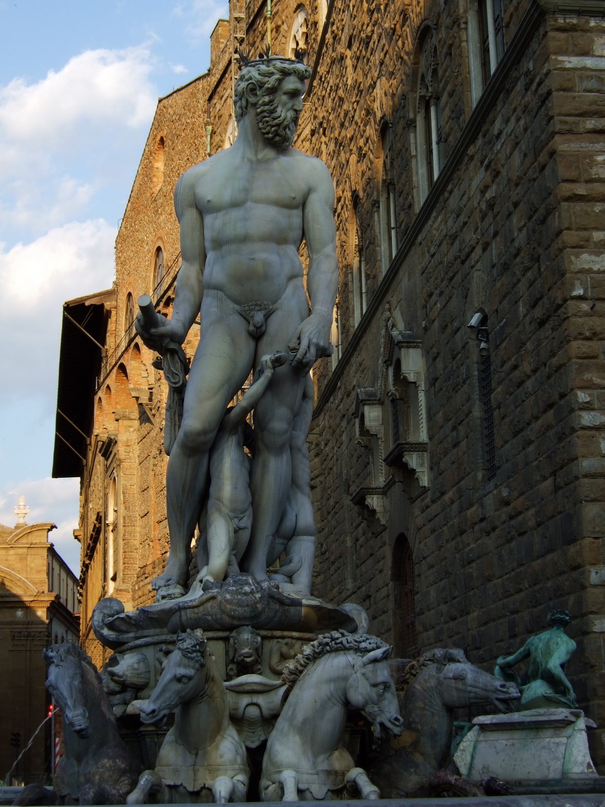 [Florence--Piazza+della+Signoria_Neptune+statue.JPG]
