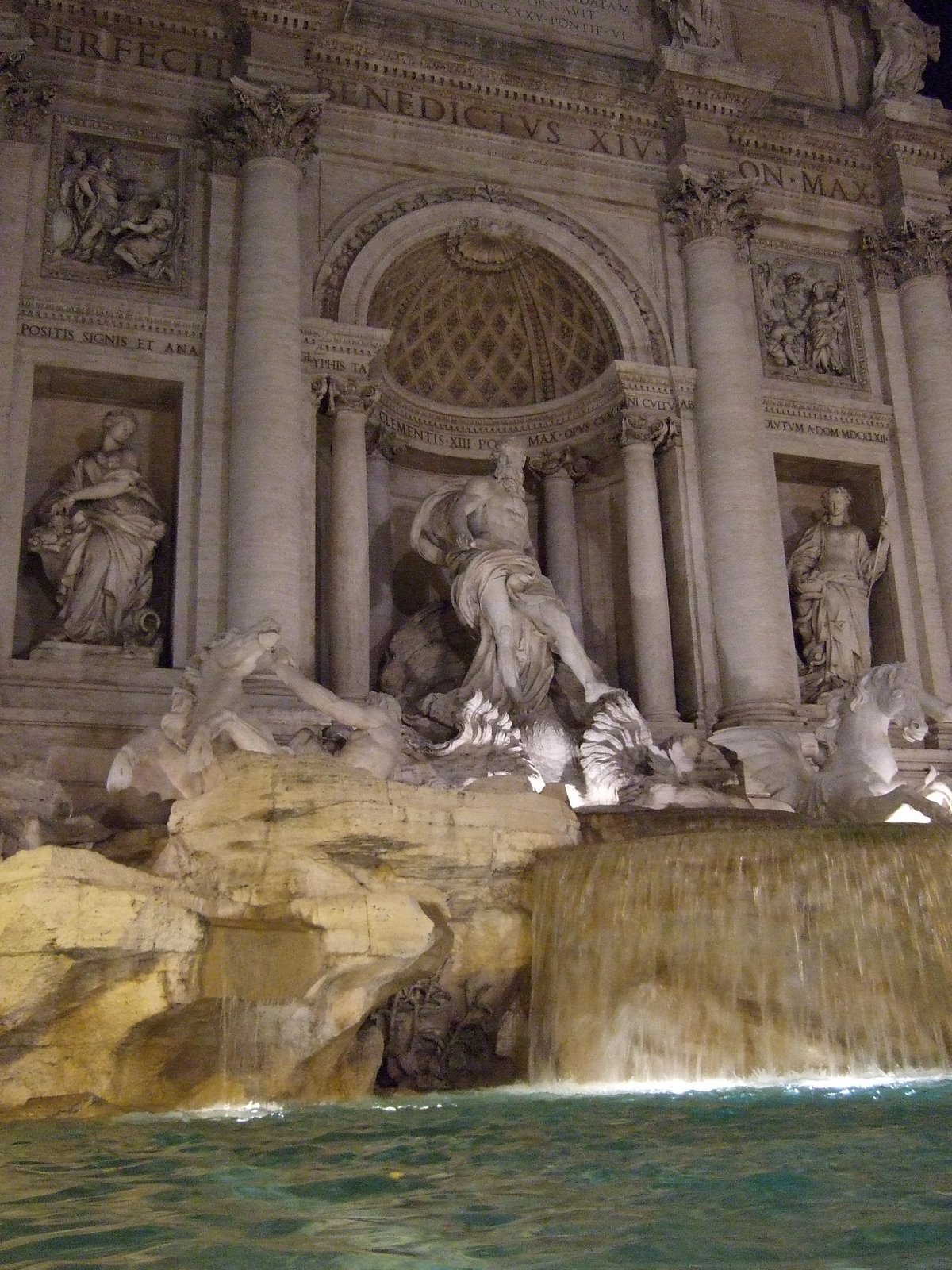 [Rome--Trevi+Fountain+III.JPG]