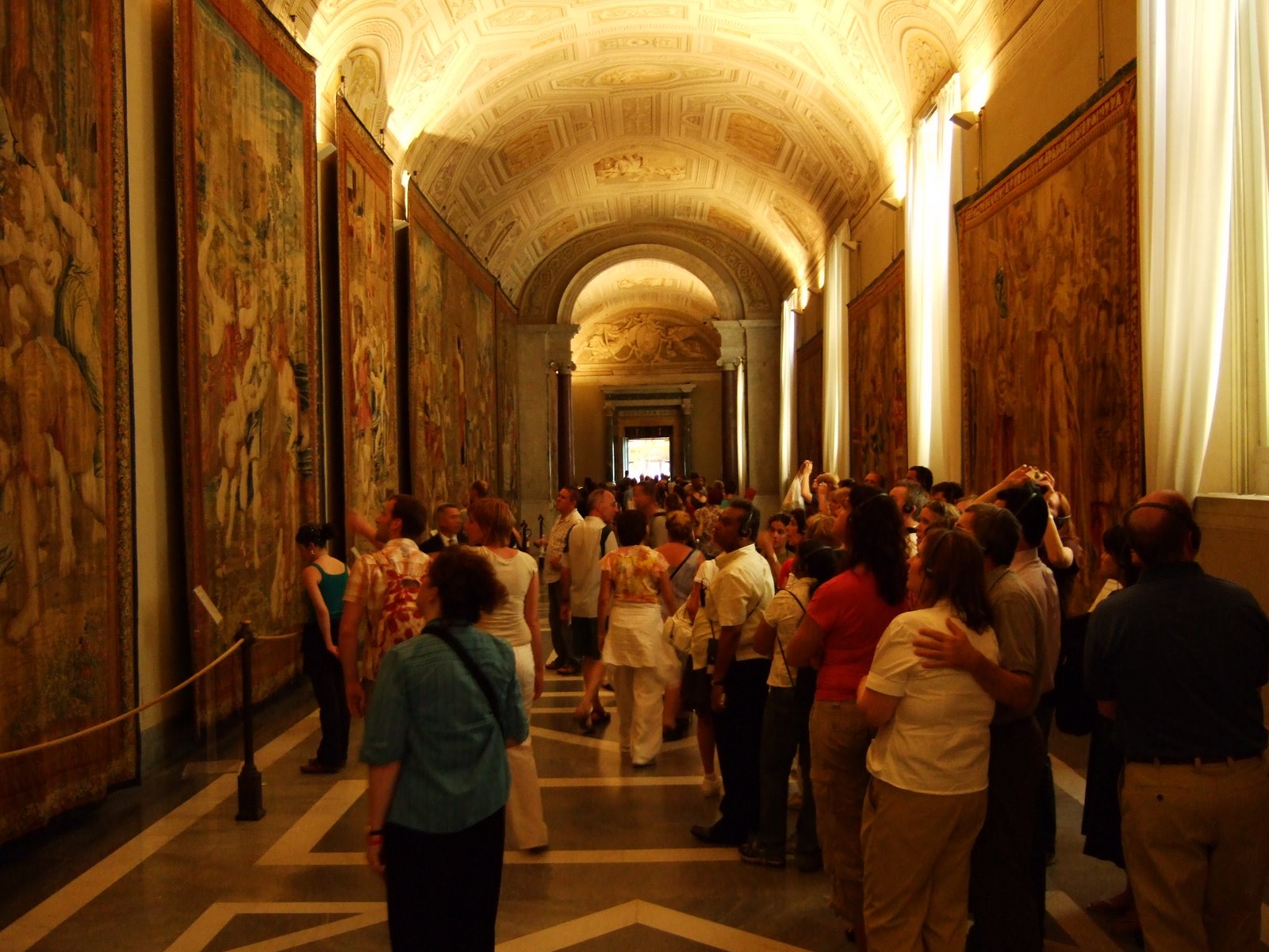 [Rome--Vatican+Museum+hall+of+tapestries.JPG]