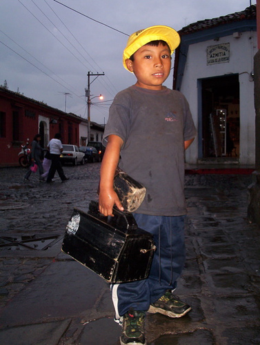 [child+at+work+guatemala.jpg]