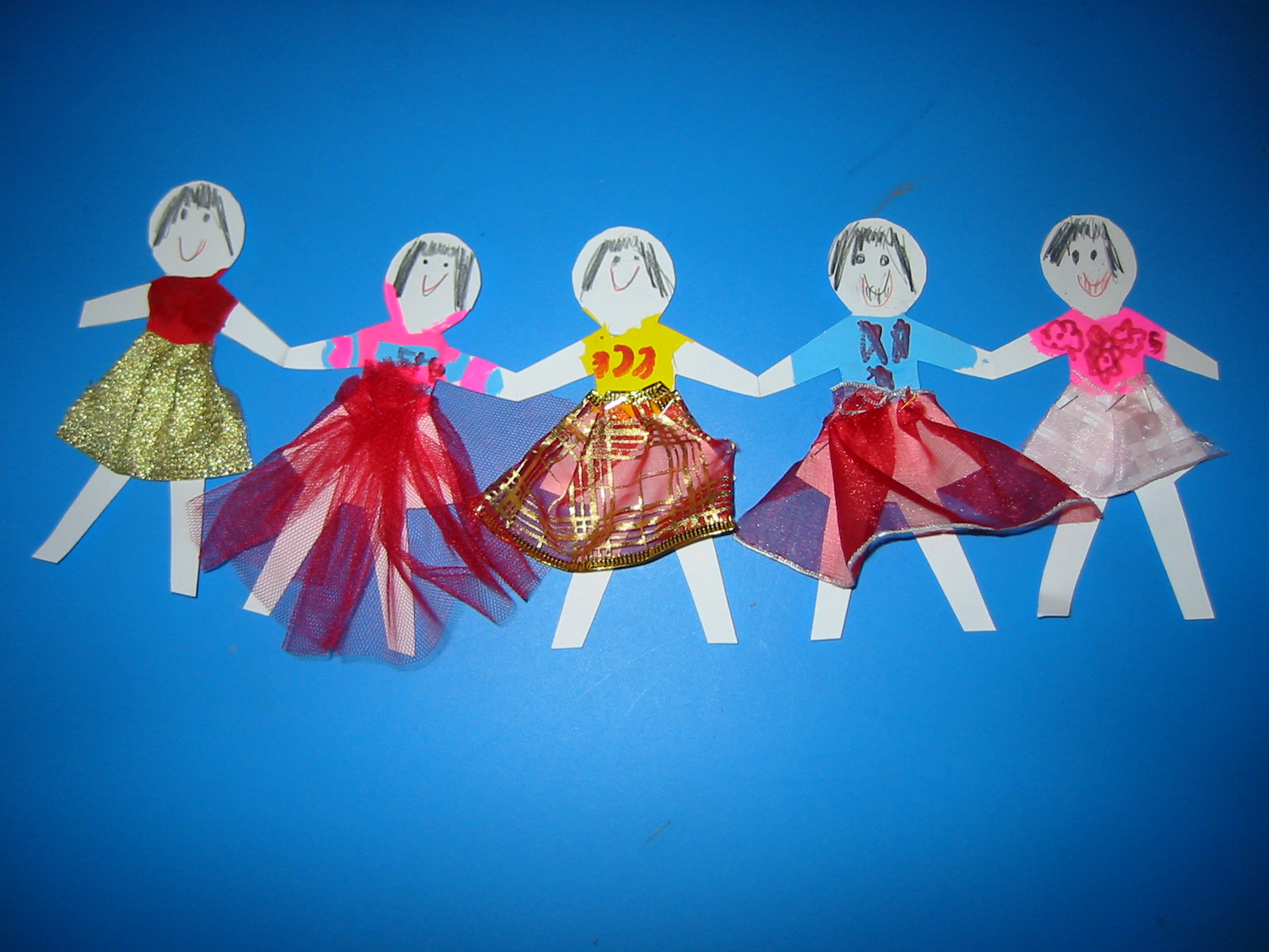 [Chain+Paper+Doll+Ballerinas.JPG]