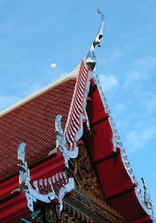 Roof and Moon, Kata Temple