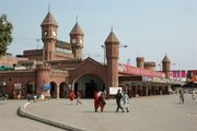 [180px-Lahore_railway_station.jpg]