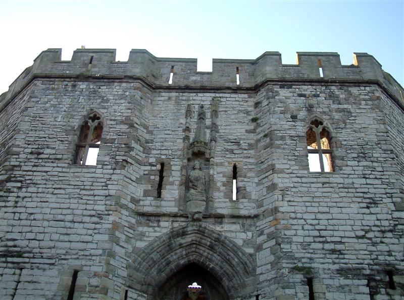 [Caernarfon+Castle+above+main+entrance+1-08+(Medium).jpg]