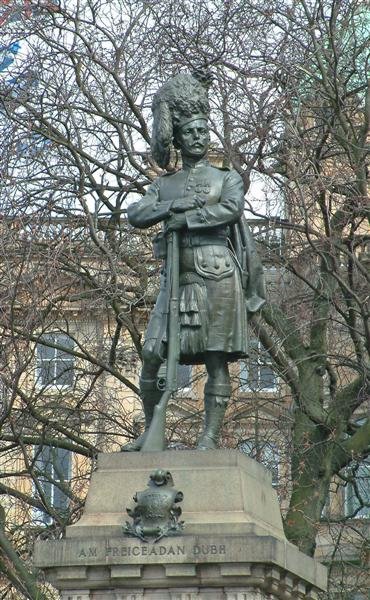 [proud+Scotsman+statue+(Medium).jpg]