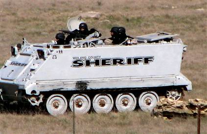 [Sheriff+attack+vehicle+080415-Polygamist-Retreat-hmed-5p.h2.jpg]