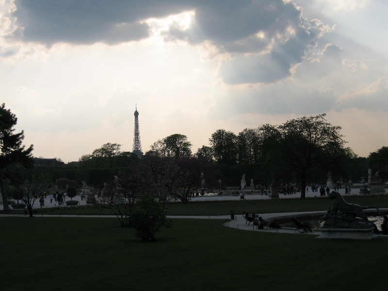 [Eiffel+from+Jardin+des+Tuils.JPG]