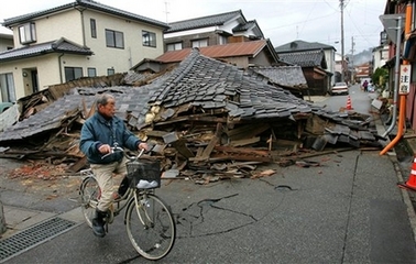 [capt.xkan10103252336.japan_earthquake_xkan101.jpg]