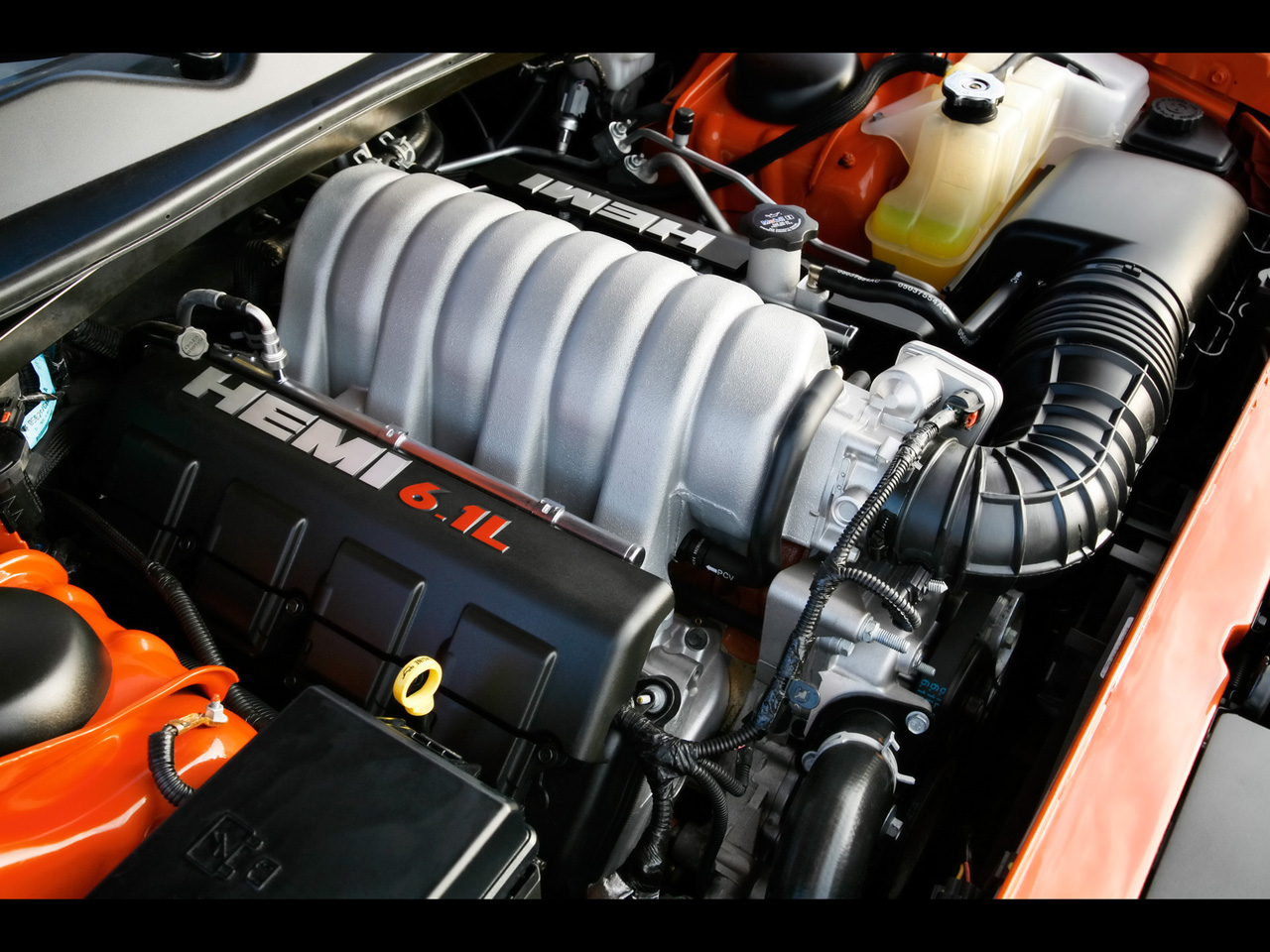 [2008-Dodge-Challenger-SRT8-Engine-1280x960.jpg]