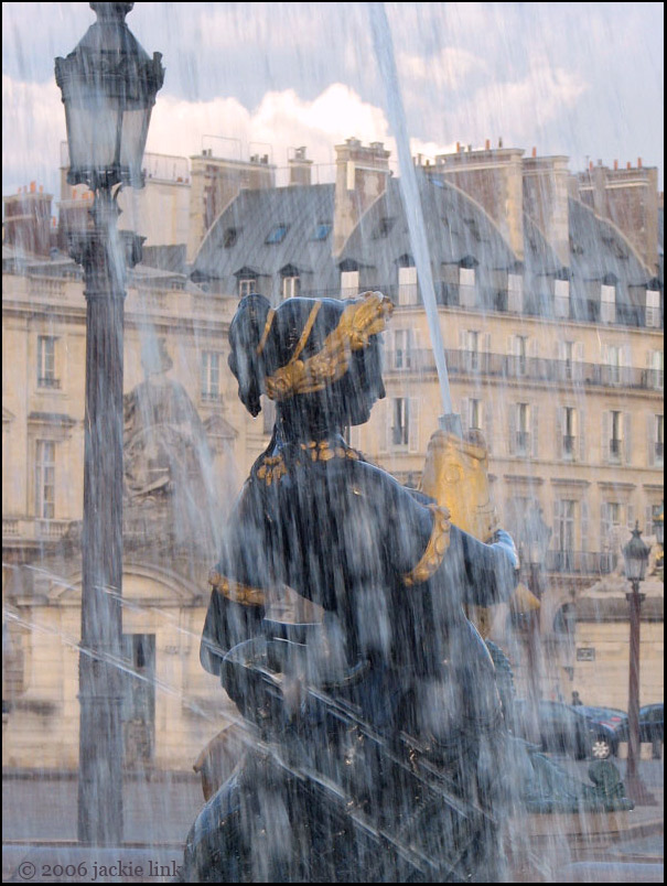 [Paris-fountain.jpg]