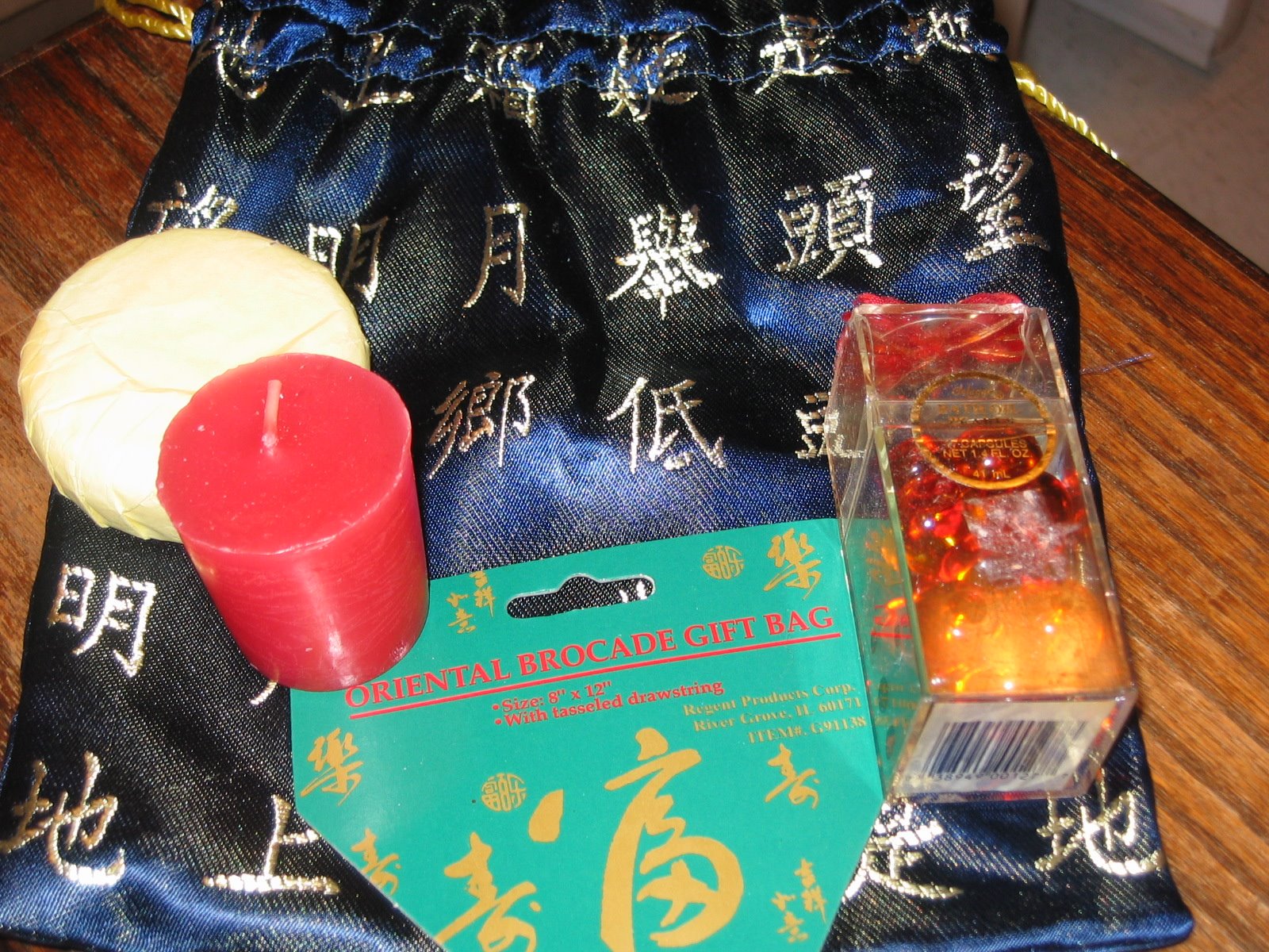 [Bag+from+China,+soap,+candle+and+bath+beads+from+sockamaniac+International+Swap+July+2008.JPG]