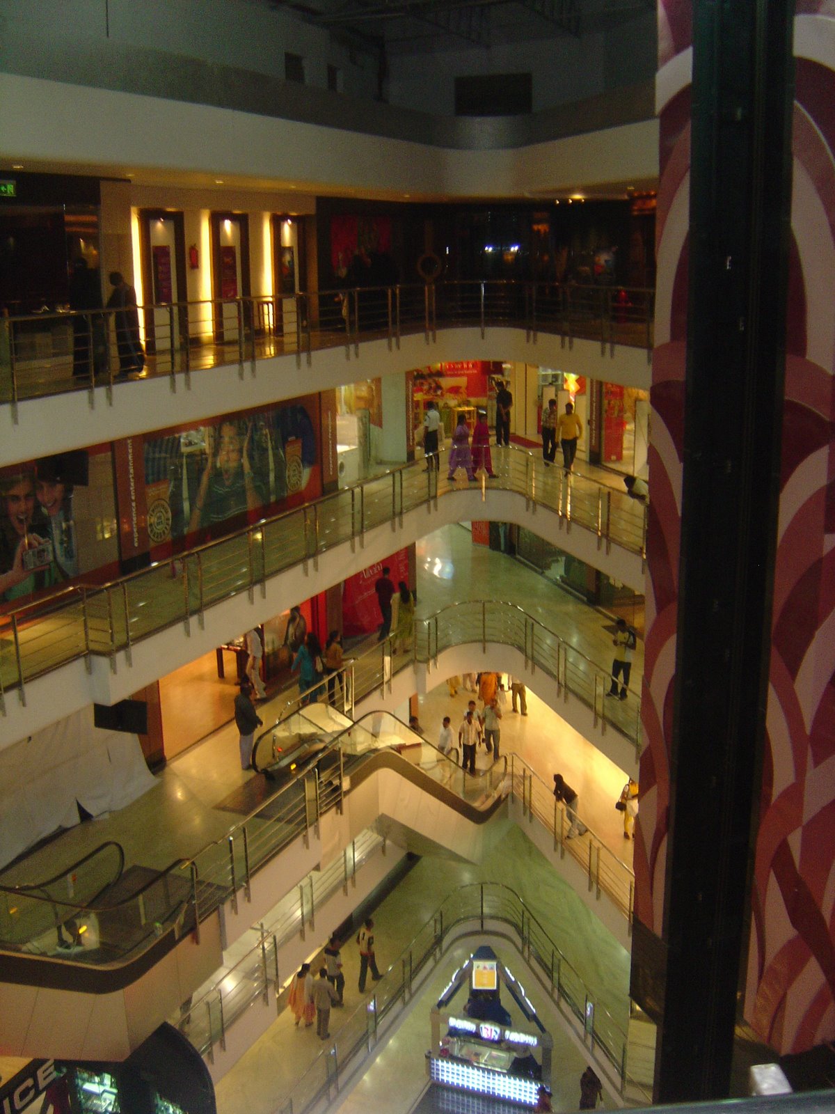 [mall.JPG]