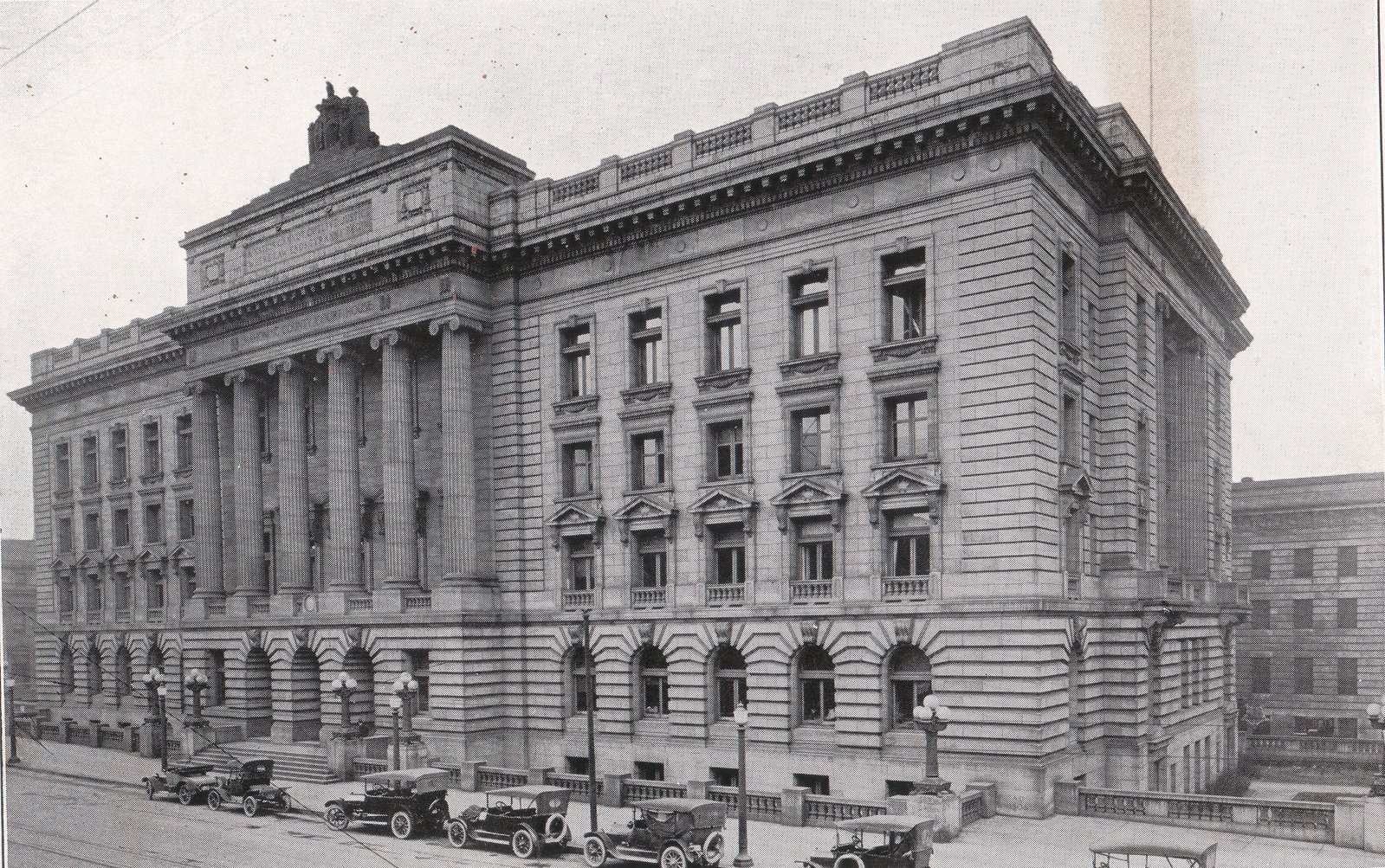 [84-66-93-24+Mahoning+County+Courthouse+ca+1908-1910.jpg]