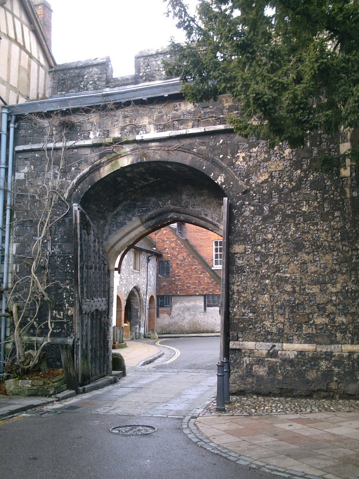 [Gatehouse+winchester+cathedral.jpg]