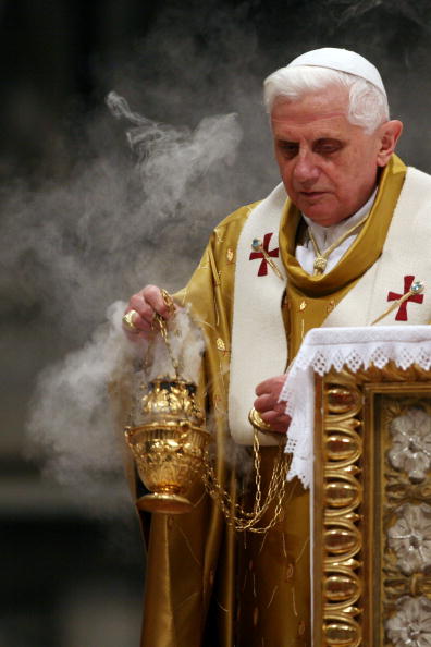 [Pope_Benedict_Easter_Vigil_2007.jpg]