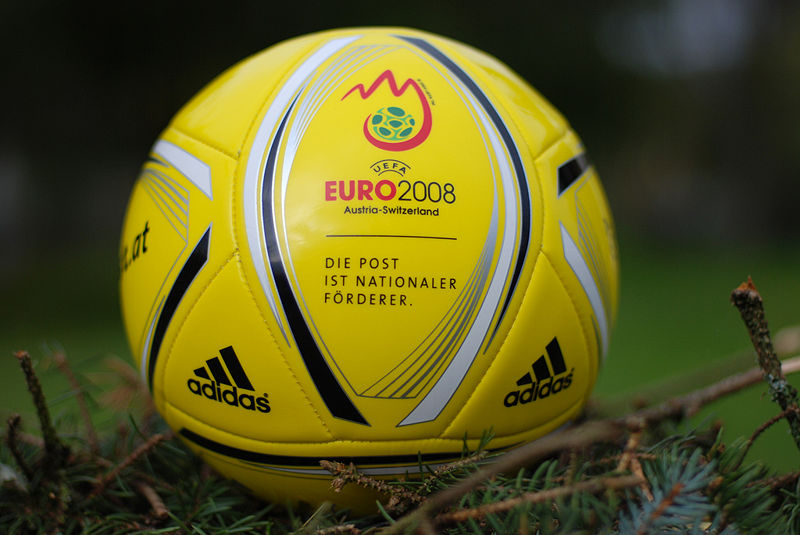 [800px-uefa_euro_2008_ball.jpg]