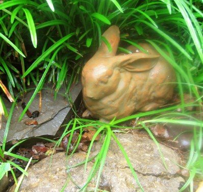 [stone-bunny-statue.jpg]