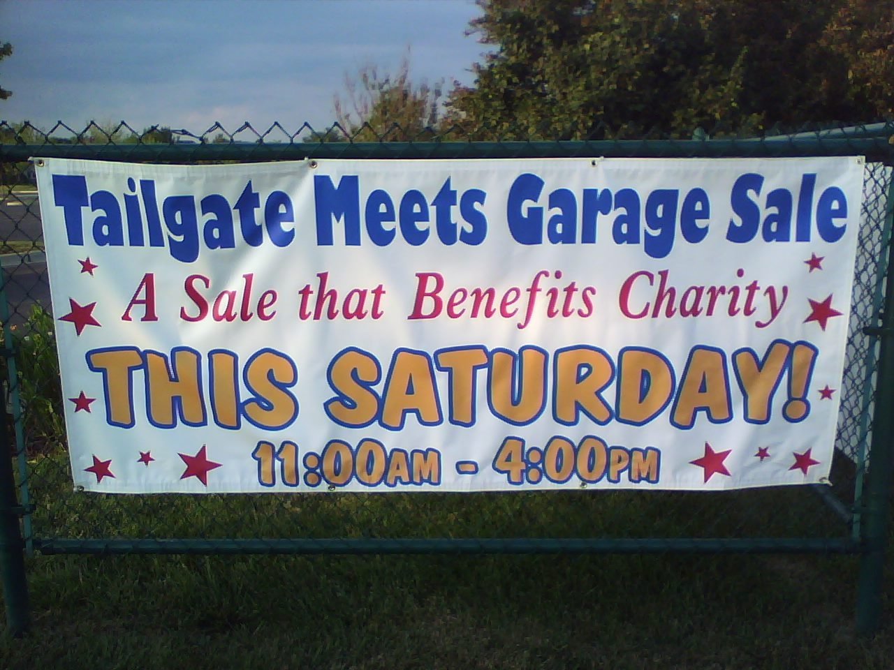 [tailgate+meets+garage+sale+sign.JPG]