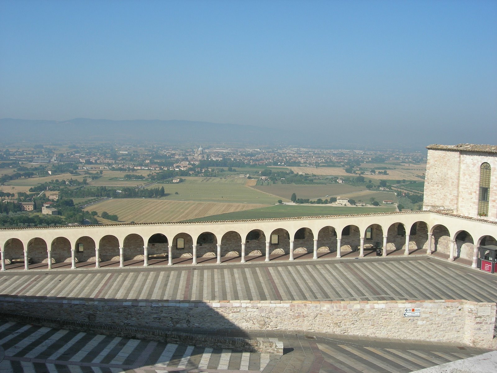 [William+Assisi+Basilica+galeria.jpg]