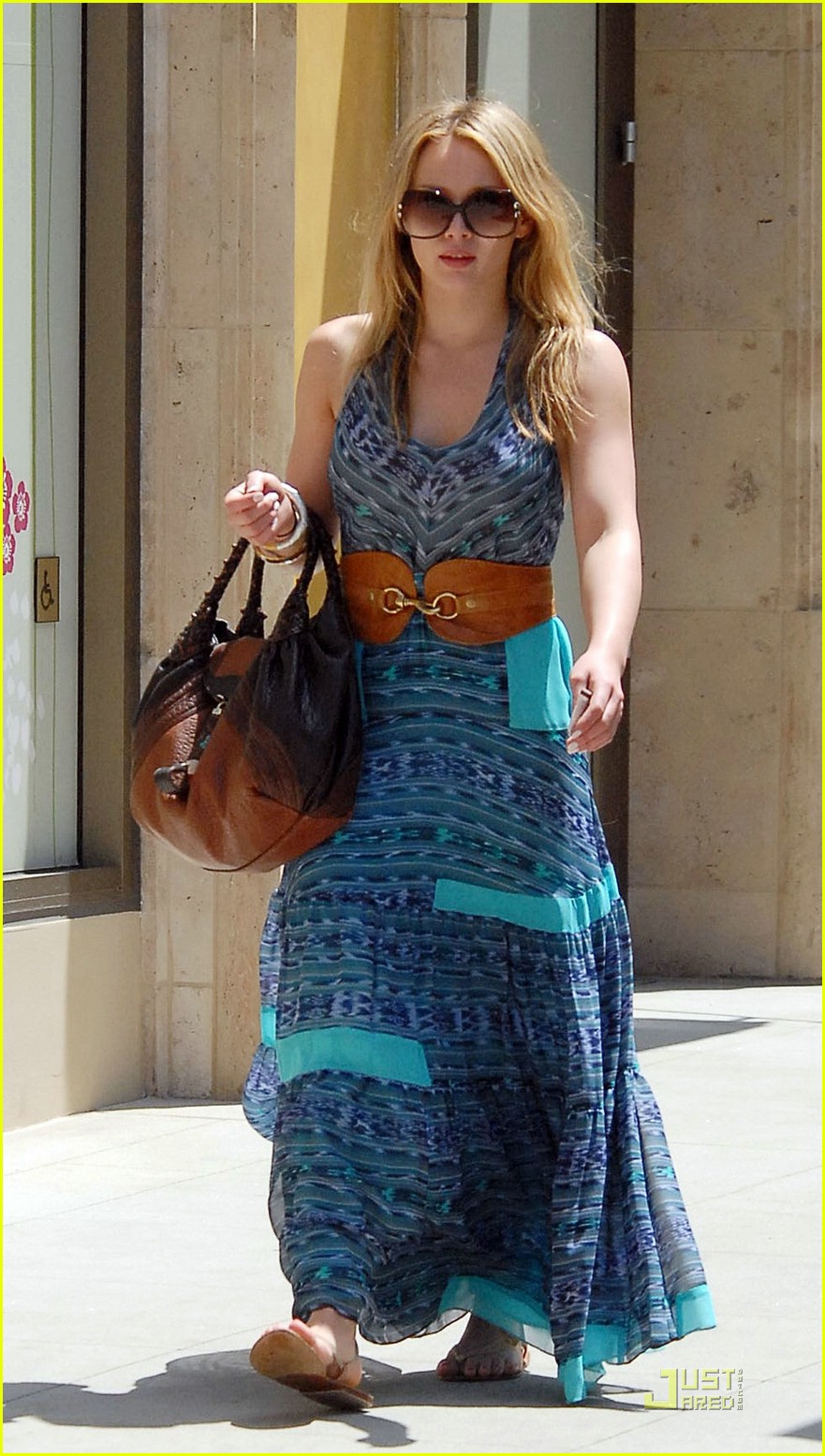 [HilaryDuff.belts+up+in+a+halter+maxidress+while+out+shopping+in+Glendale,+Calif07.07.08(justjared).JPG]