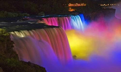  صـــور شلالات ملونـــه *_^ Beautiful+Niagara+Falls+at+Night1