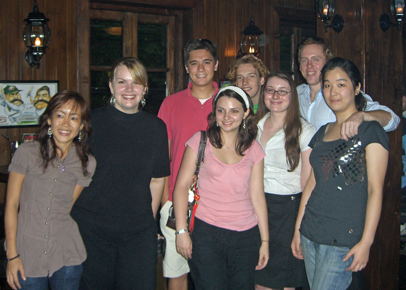 [SM+nicole's+group+out+at+pub+for+dinner.jpg]