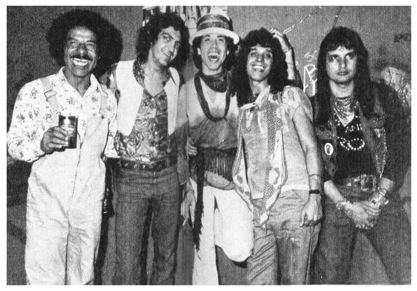 [Charles,+Paulinho+Boca+de+Cantor,+Simbas,+Percy+e+Oswaldo+-+festa+da+Ellus+Punk+out.+1977.jpg]