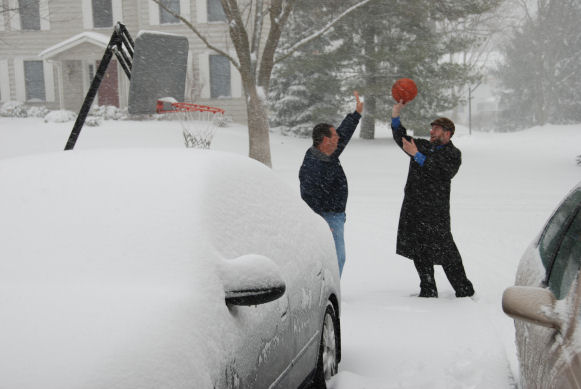 [basketball+in+the+snow.jpg]