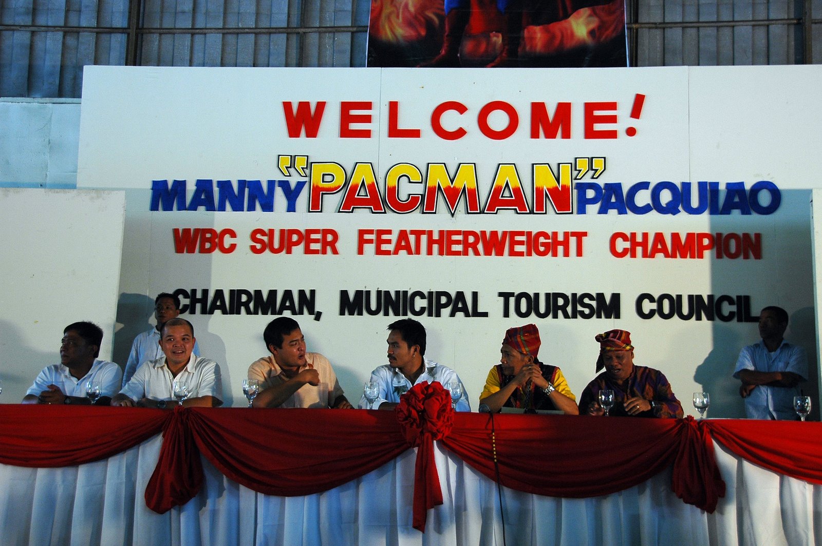 [Grand+welcome+for+Pacquiao.JPG]