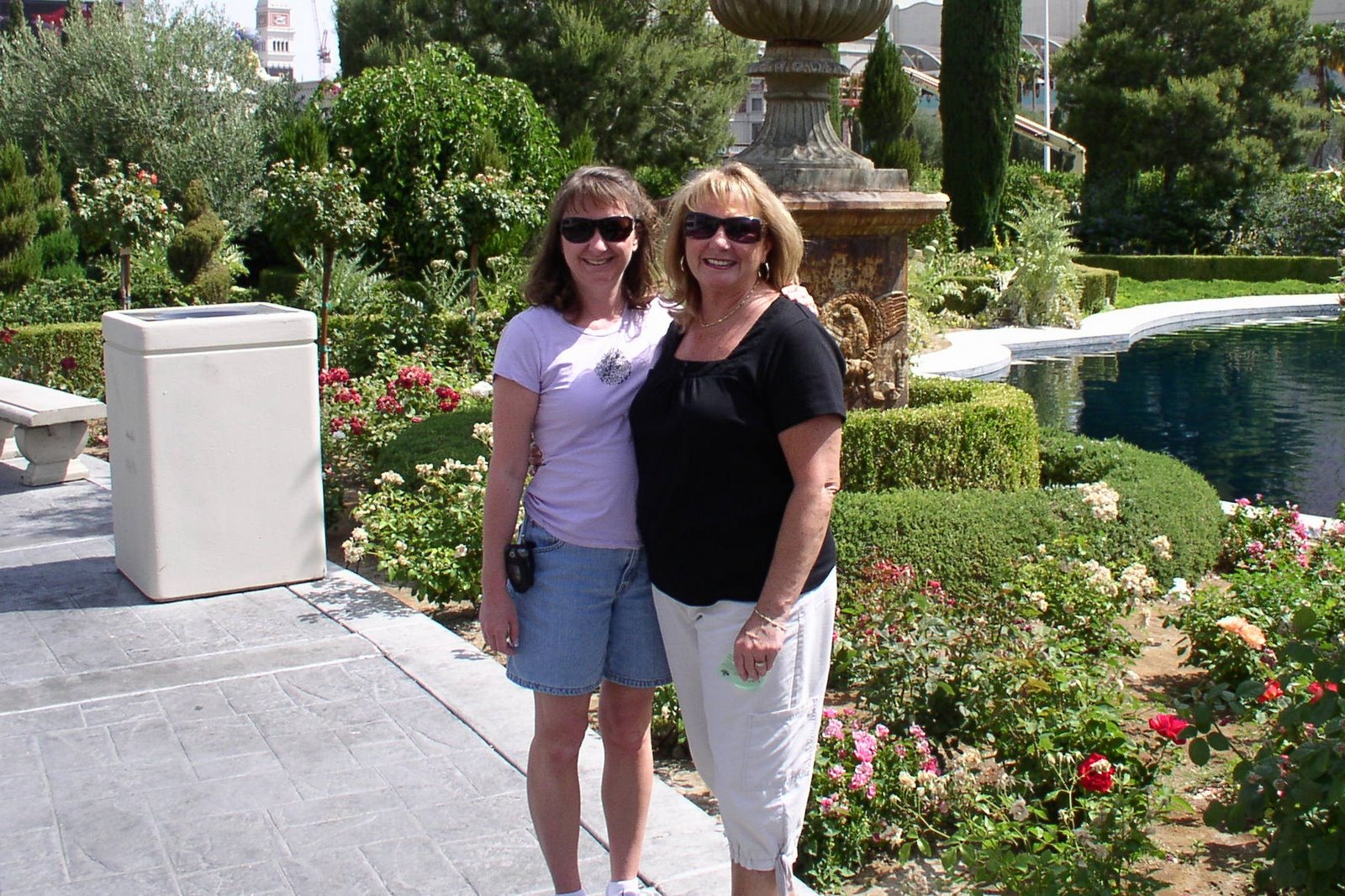 [5-11-08+Me+and+Mom+in+Vegas.jpg]