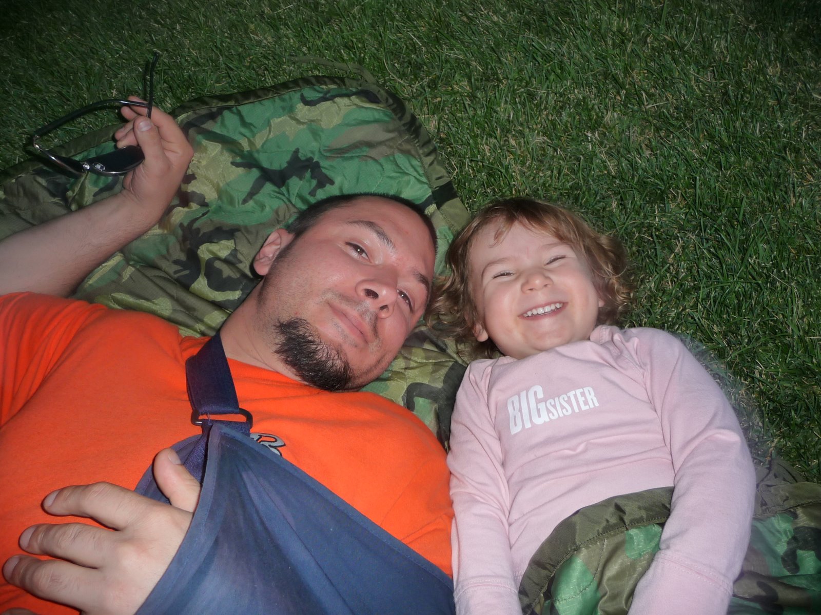 [daddy+and+lila+in+grass.JPG]