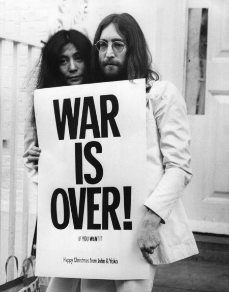[John+Lennon+3.jpg]