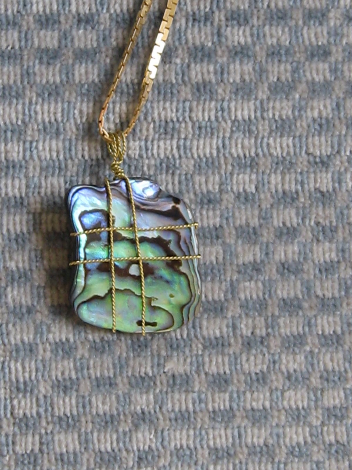 [Paua+Shell+gold+wire+wrapped+pendant.JPG]