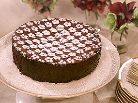 [doris+velvet+cake.jpg]
