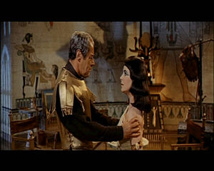 [300px-1963_Cleopatra_trailer_screenshot_%2834%29.jpg]