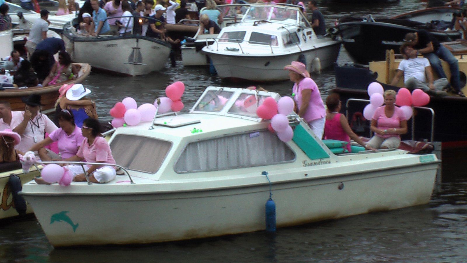 [pink+boat.JPG]