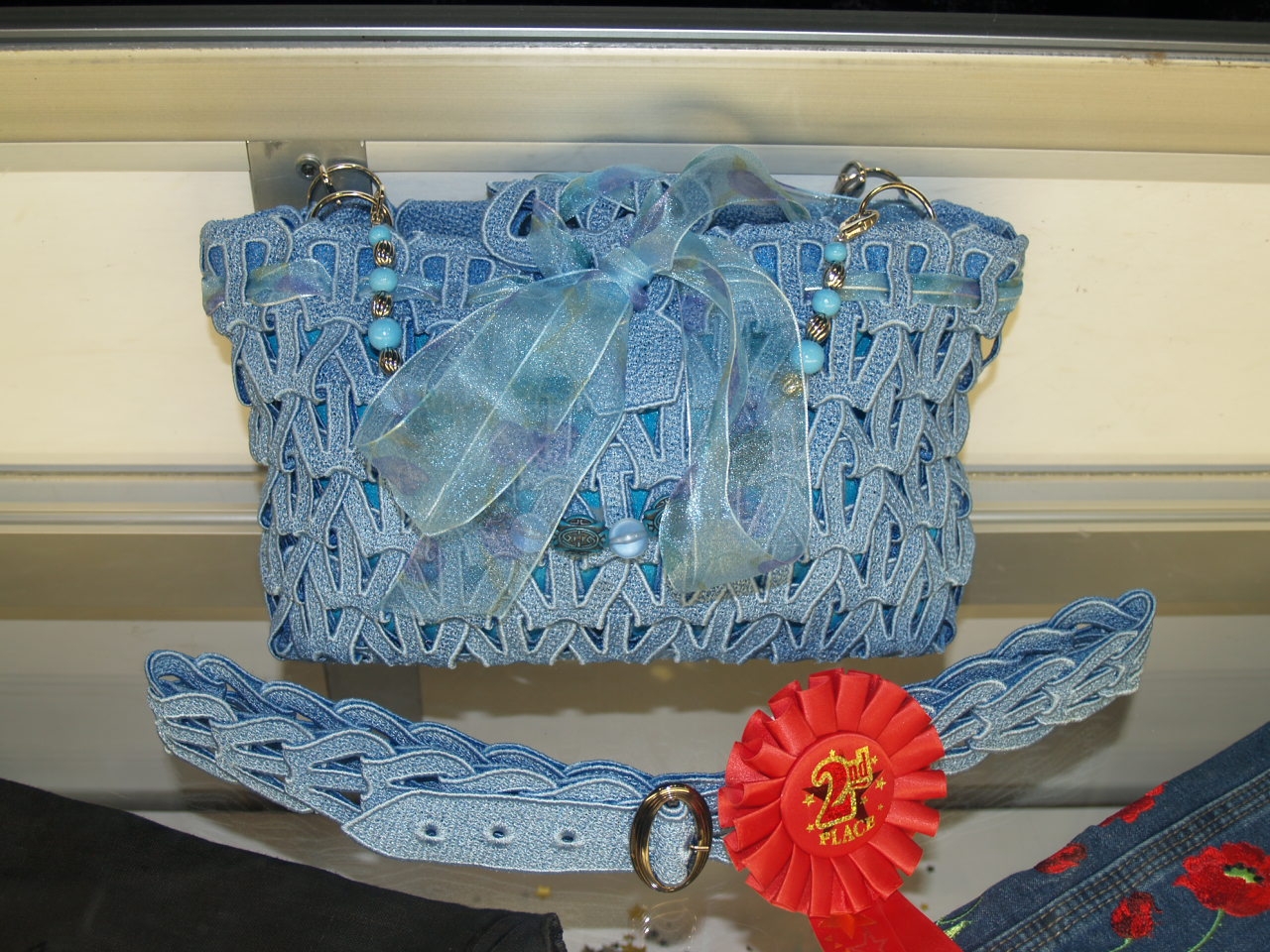[Blue+embroidered+purse.JPG]