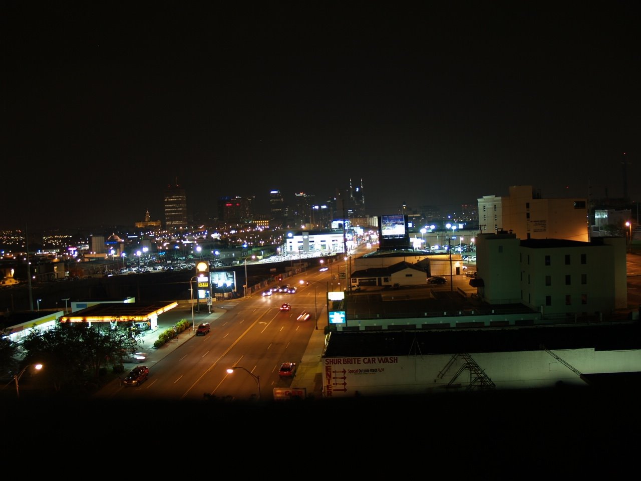 [Overlooking+Nashville+from+Hotel+Indigo+1.JPG]