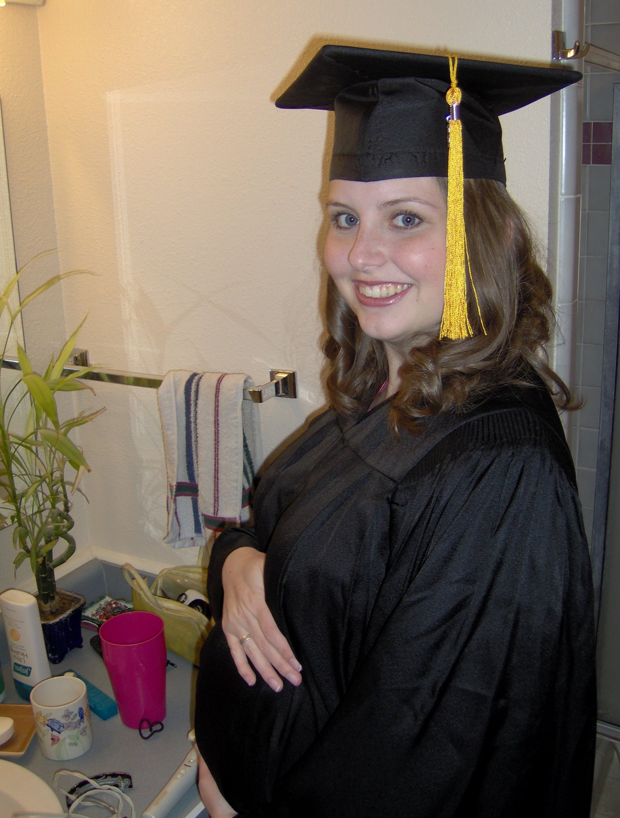 [the+graduate+with+a+belly.JPG]
