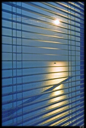 [Sunrise+through+blinds.jpg]