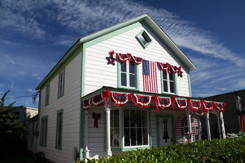 [3256.patriotic+house.jpg]