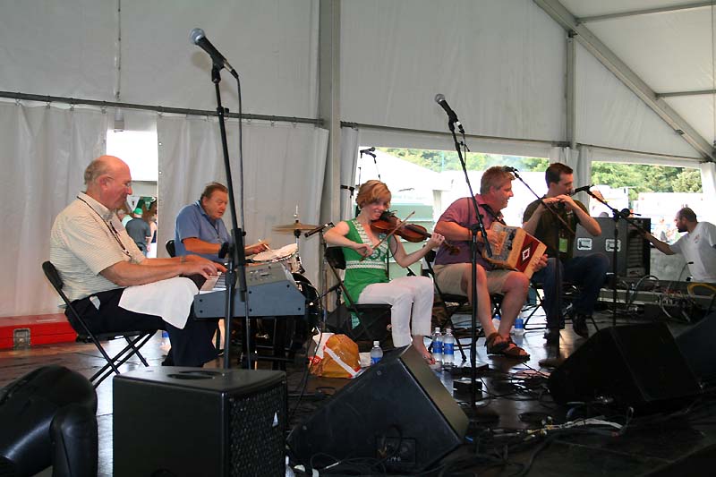 [3554.dif.cape+may+ceili+band.jpg]