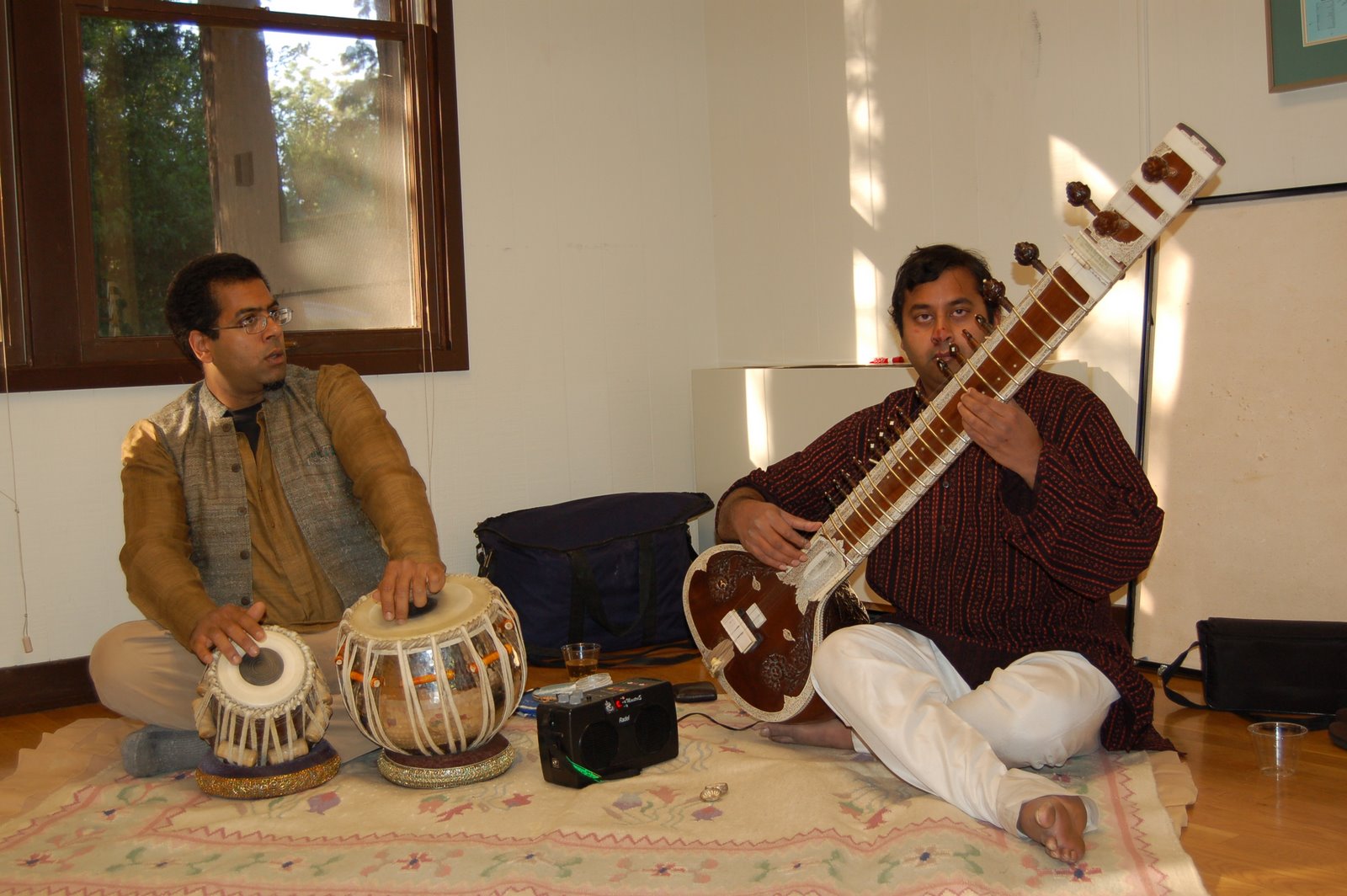 [Musharraf+Ali+Farooqi+event+musicians.JPG]