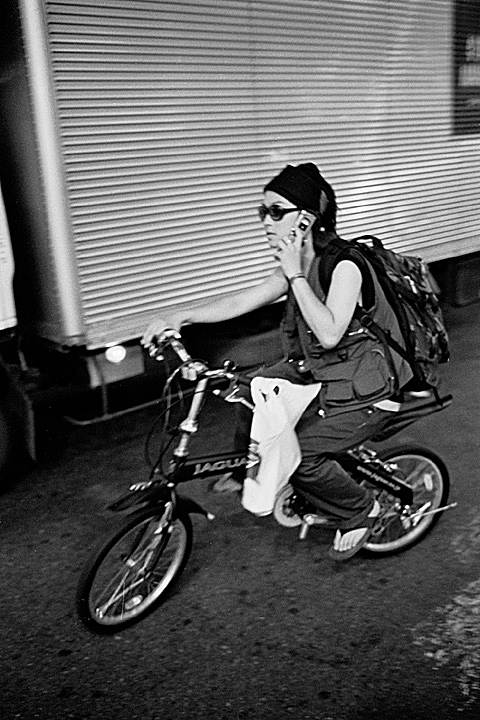 [bike+cell+phone+gal.jpg]
