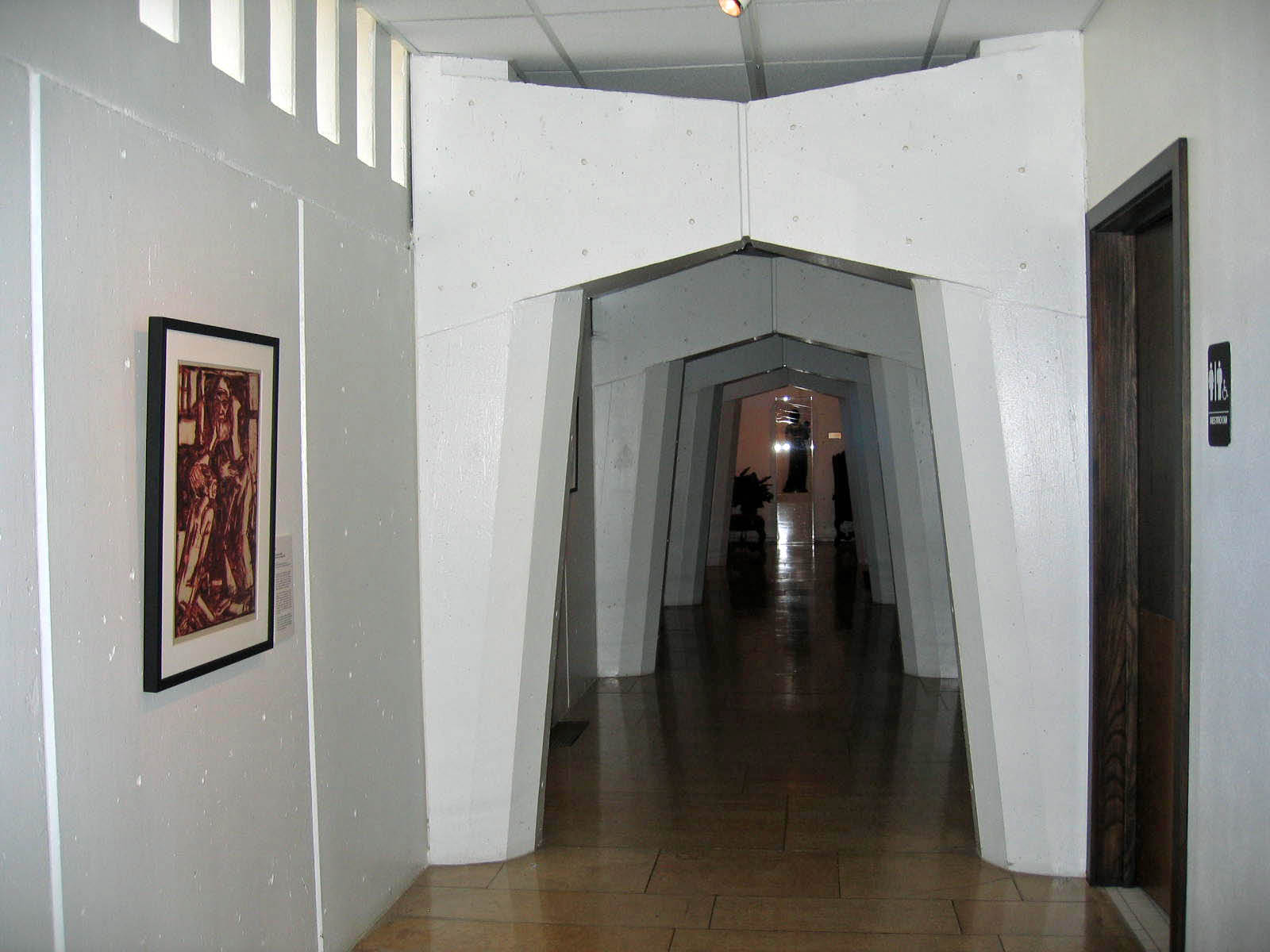 [The+hallway+outside+our+mediation+room.JPG]
