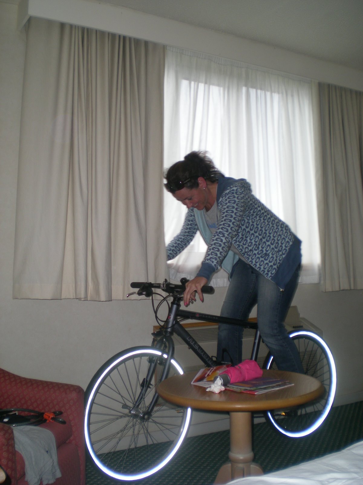 [trying+out+the+bike+in+hotel.JPG]