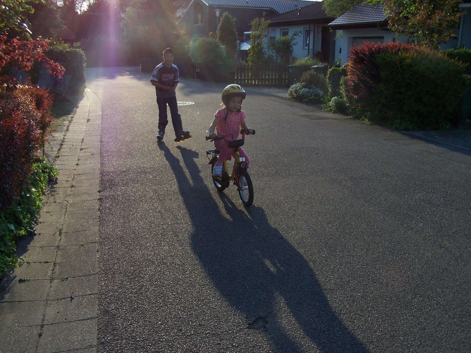 [riding+with+out+training+wheels-3.jpg]